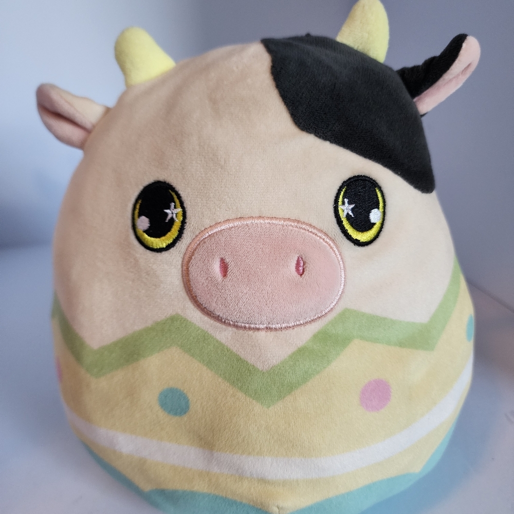 Squishmallow 8" Connor The Cow Easter Egg
